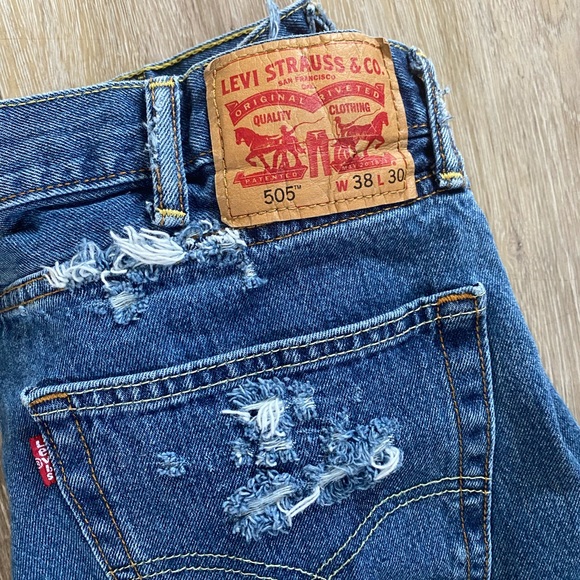 LEVIS vintage distressed short (too big for me) :( - Picture 3 of 14